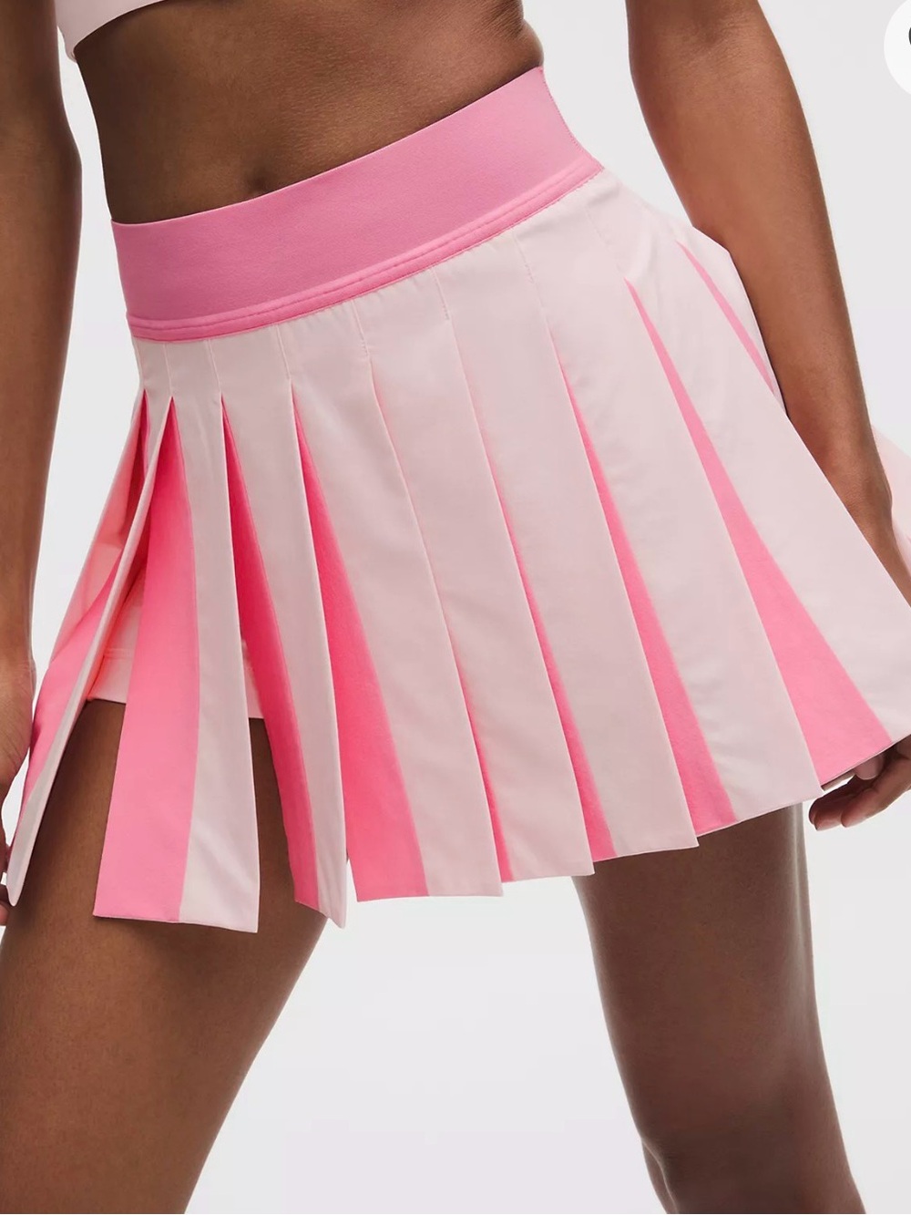 Lululemon Peek-a-boo pleat mid-rise tennis skirt